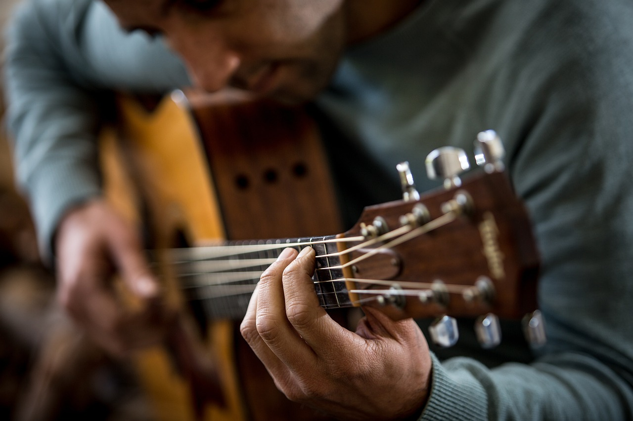 How to Clean & Oil Your Fretboard with Fret Polishing Kit